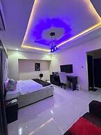Leons Hotel and Suite
