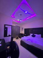 Leons Hotel and Suite