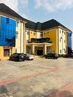 Leons Hotel and Suite