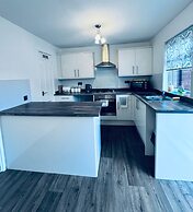 Gateshead Gem - Modern 3 Bedroom House