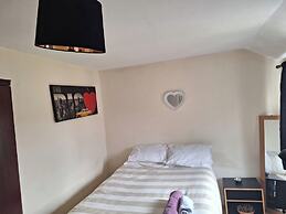 Charming Chestnut Cottage in Huntingdon