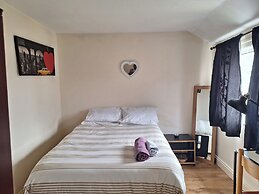 Charming Chestnut Cottage in Huntingdon