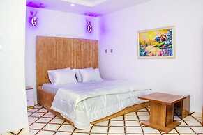 Hollysee Hotel and Suites