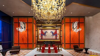 Heroes Home 8pax near Subway station