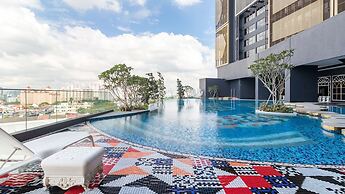 Heroes Home 8pax near Subway station