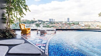 Heroes Home 8pax near Subway station