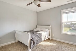 18 Mi to Pinehurst: Quiet + Spacious Family Home!