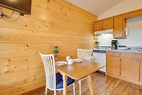 Mtn-view Porch: Arkansas Cabin Near White River