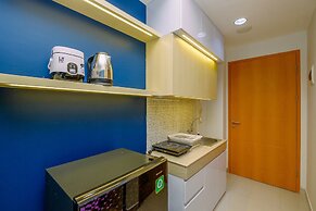 Comfy and Minimalist Studio with City View at Evenciio Margonda Apartm