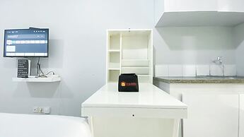 Stunning and Comfy Studio at Green Bay Pluit Apartment