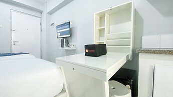Stunning and Comfy Studio at Green Bay Pluit Apartment