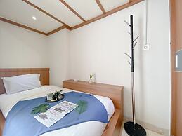 Tidy Trendy Studio Apartment Dave