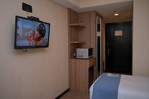 Warm and Minimalist Studio (No Kitchen) at Great Western Apartment