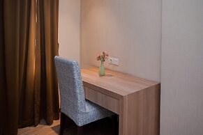 Warm and Minimalist Studio (No Kitchen) at Great Western Apartment