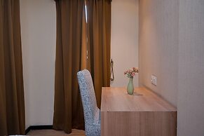 Warm and Minimalist Studio (No Kitchen) at Great Western Apartment