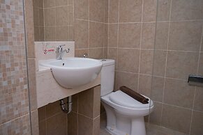 Warm and Minimalist Studio (No Kitchen) at Great Western Apartment