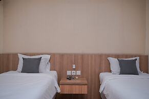 Warm and Minimalist Studio (No Kitchen) at Great Western Apartment