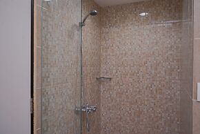 Warm and Minimalist Studio (No Kitchen) at Great Western Apartment