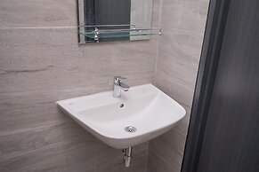 Modern Style and Homey Studio Apartment Collins Boulevard