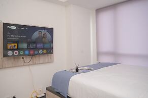 Warm and Spacious Studio Room at Collins Boulevard Apartment