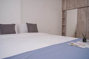 Warm and Spacious Studio Room at Collins Boulevard Apartment