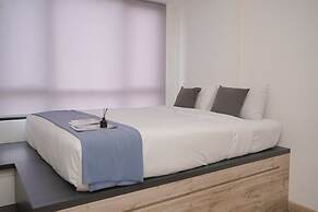 Warm and Spacious Studio Room at Collins Boulevard Apartment