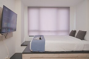 Warm and Spacious Studio Room at Collins Boulevard Apartment