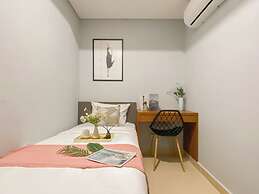 Minimalist and Cozy Living 2BR Pollux Chadstone Apartment