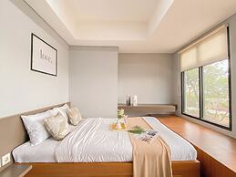 Simply Look And Best Deal 2BR at Pollux Chadstone Apartment