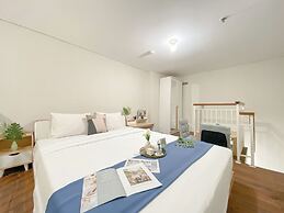 Full Furnished Studio Loft with Sofa Bed Nifarro Park Apartment