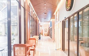 Pleasurable 1BR Apartment Patraland Amarta