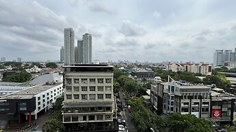 Spacious and Comfy Big Studio Apartment at Kemang Mansion