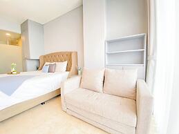 Minimalist and Cozy Studio at Apartment Art Deco