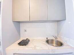 Minimalist and Cozy Studio at Apartment Art Deco