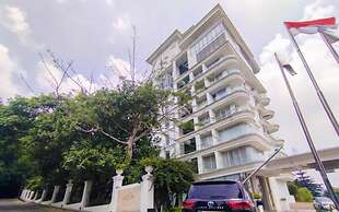 Minimalist and Cozy Studio at Apartment Art Deco