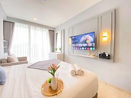 Minimalist and Cozy Studio at Apartment Art Deco