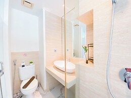 Minimalist and Cozy Studio at Apartment Art Deco