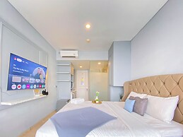 Minimalist and Cozy Studio at Apartment Art Deco