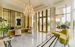 Minimalist and Cozy Studio at Apartment Art Deco