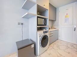 Minimalist and Cozy Studio at Apartment Art Deco