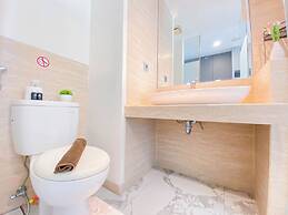 Minimalist and Cozy Studio at Apartment Art Deco