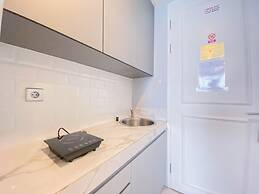 Minimalist and Cozy Studio at Apartment Art Deco