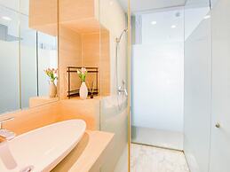 Minimalist and Cozy Studio at Apartment Art Deco