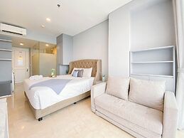 Minimalist and Cozy Studio at Apartment Art Deco