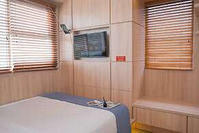 Nice and Cozy 2BR at Parkland Avenue Apartment