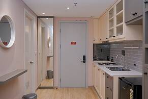 Nice and Cozy 2BR at Parkland Avenue Apartment