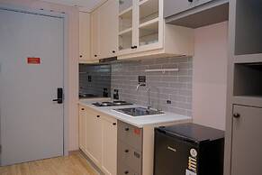 Nice and Cozy 2BR at Parkland Avenue Apartment