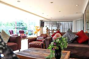 Beverly 33 Suites by PROMPT HOLIDAY HOME