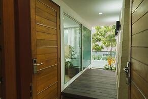 Beverly 33 Suites by PROMPT HOLIDAY HOME