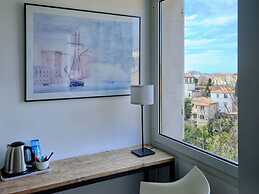 La Luna of Marseille